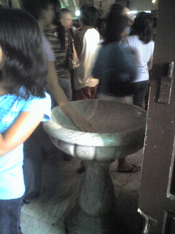 Marble basin for the agua bendita.